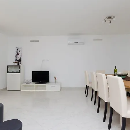 House Andrej 度假居 *